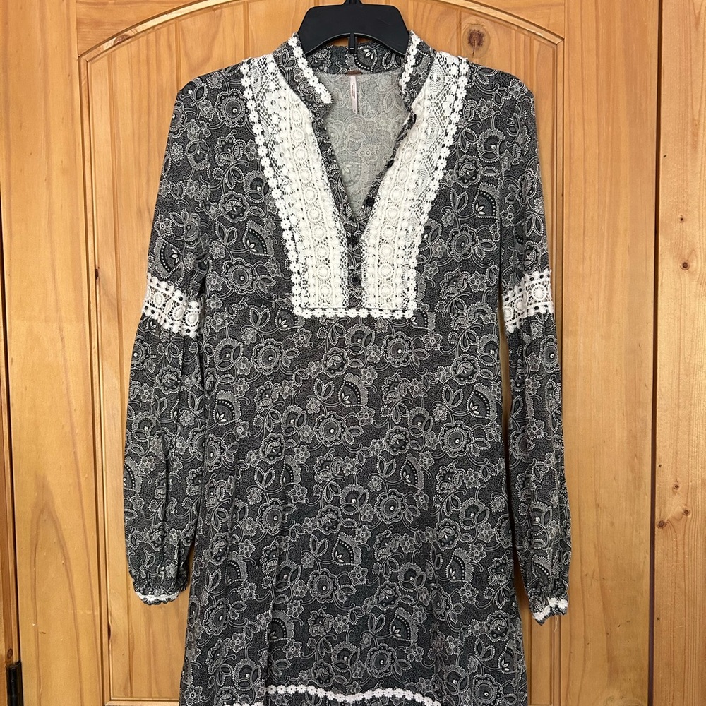 Floral Gray and White Long Sleeve Dress